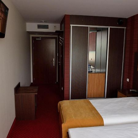 Quest Hotel - Dawniej Hotel Planeta Brzesko Exteriör bild