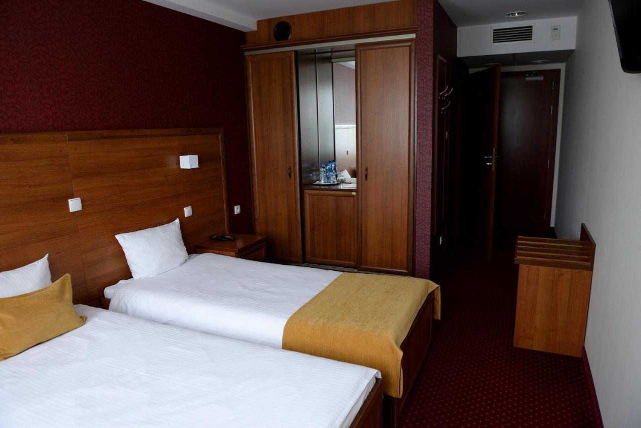 Quest Hotel - Dawniej Hotel Planeta Brzesko Exteriör bild