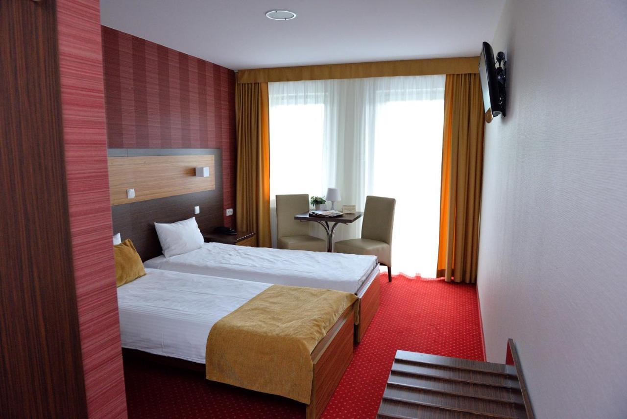 Quest Hotel - Dawniej Hotel Planeta Brzesko Exteriör bild